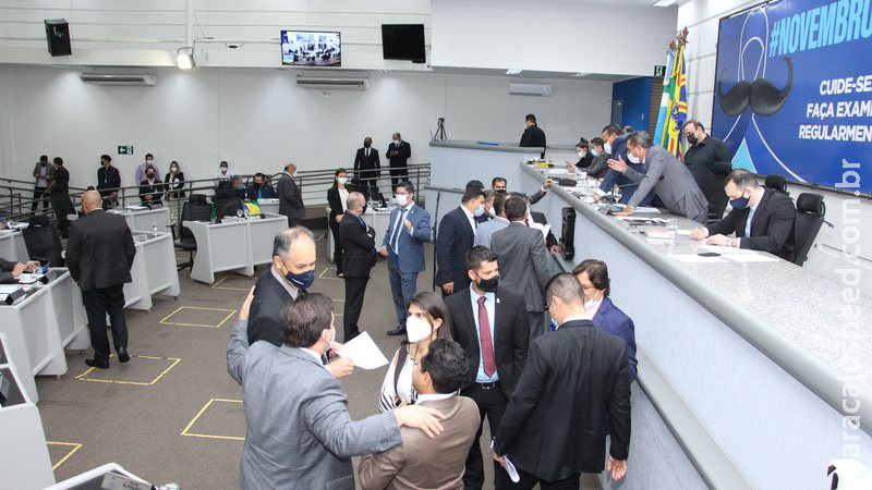 ‘Falta lerem mais’, critica Resende após vereadores de Campo Grande enterrarem passaporte da vacina