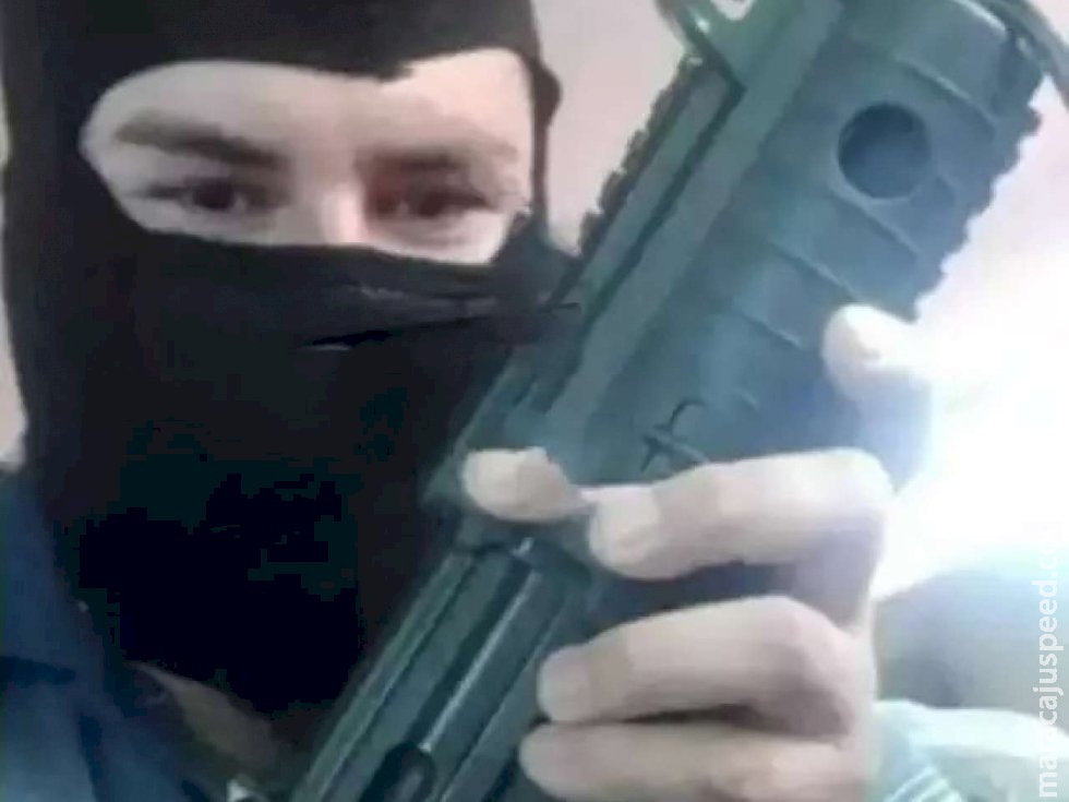 Foragido "ostentação" é preso após postar foto segurando fuzil Foragido "ostentação" é preso após postar foto segurando fuzil