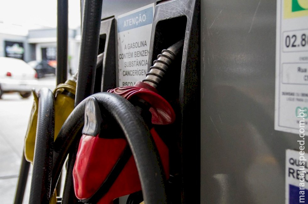Gasolina sobe 2,25% em uma semana e chega a custar quase R$ 8 Gasolina sobe 2,25% em uma semana e chega a custar quase R$ 8