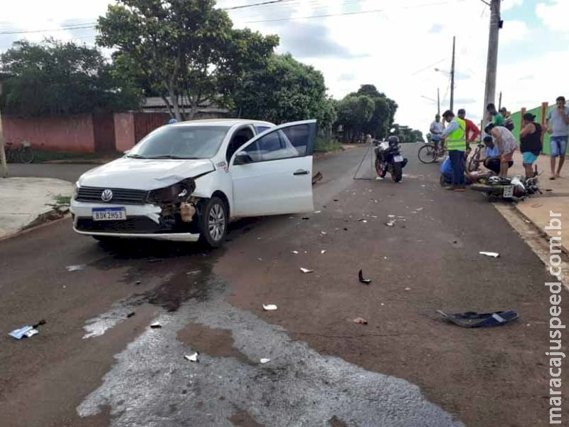 Grave acidente entre moto e gol deixa mulher desacordada em Fátima do Sul 