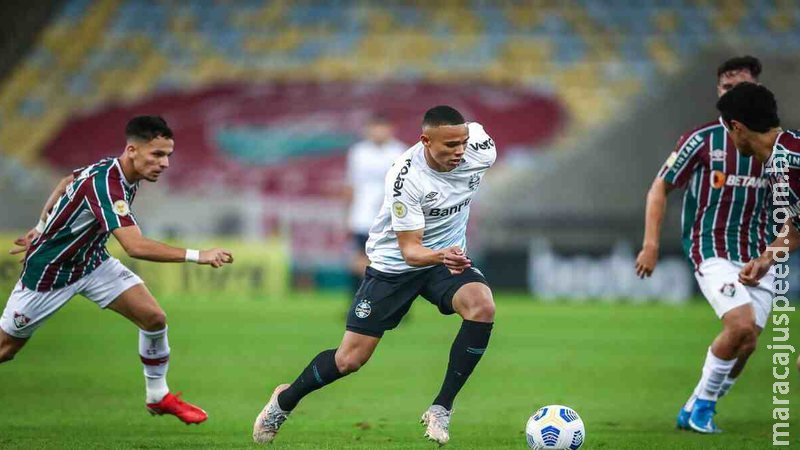Grêmio recebe o Fluminense no desespero para fugir da Série B Grêmio recebe o Fluminense no desespero para fugir da Série B