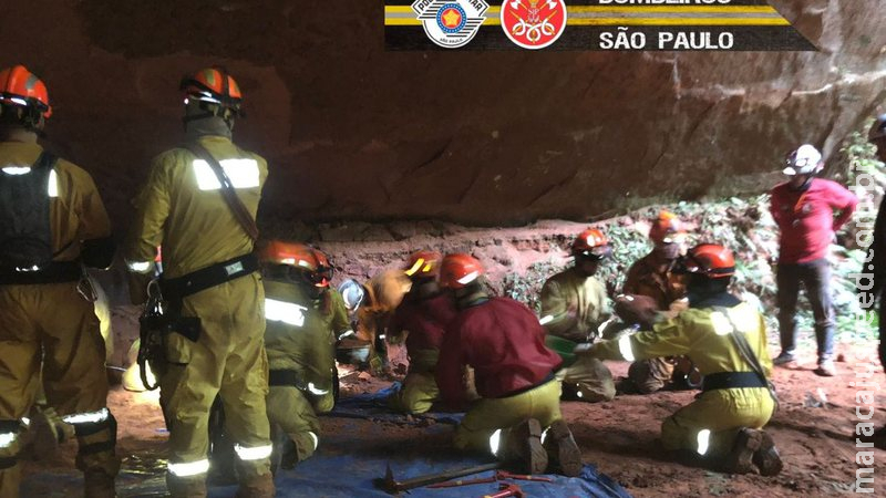 Gruta de SP onde 9 bombeiros morreram passa por perícia Gruta de SP onde 9 bombeiros morreram passa por perícia