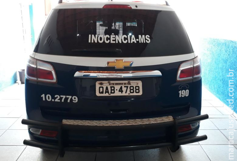Homem é preso após ameaçar devedor com facão Homem é preso após ameaçar devedor com facão