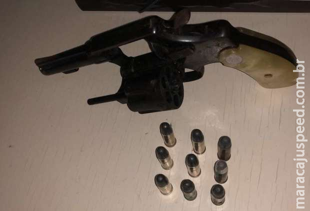 Jovem é preso com arma e várias munições em casa no Guanandi Jovem é preso com arma e várias munições em casa no Guanandi