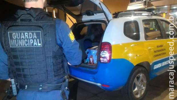 Jovem flagrado com menina seminua na cama já está em presídio de Dourados Jovem flagrado com menina seminua na cama já está em presídio de Dourados