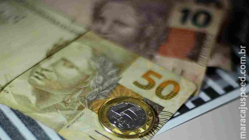 Juros cobrados de empresas e famílias sobem em outubro, diz BC Juros cobrados de empresas e famílias sobem em outubro, diz BC