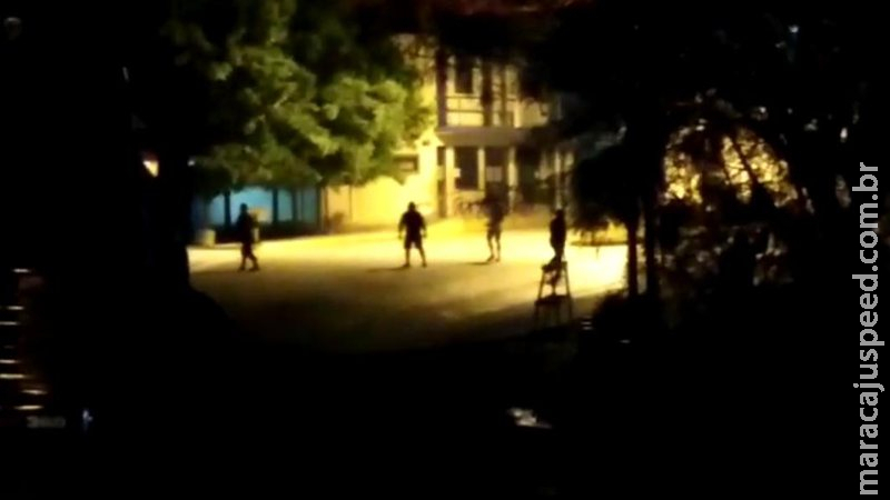 Manifestantes entram em confronto com policiais na alfândega da Bolívia Manifestantes entram em confronto com policiais na alfândega da Bolívia