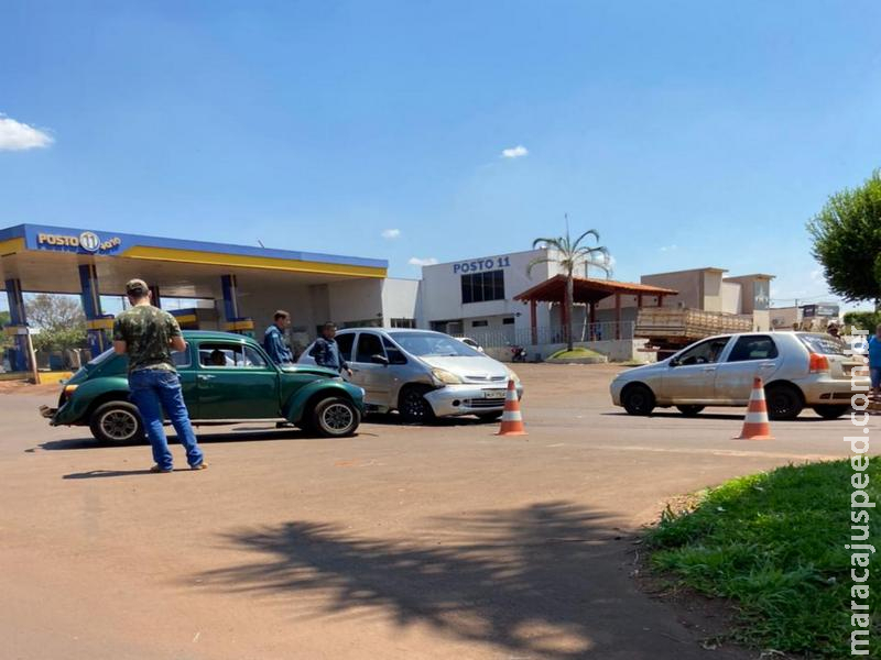 Maracaju: Corpo de Bombeiros e Polícia Militar atendem acidente de trânsito envolvendo três veículos na Av. Marechal Deodoro