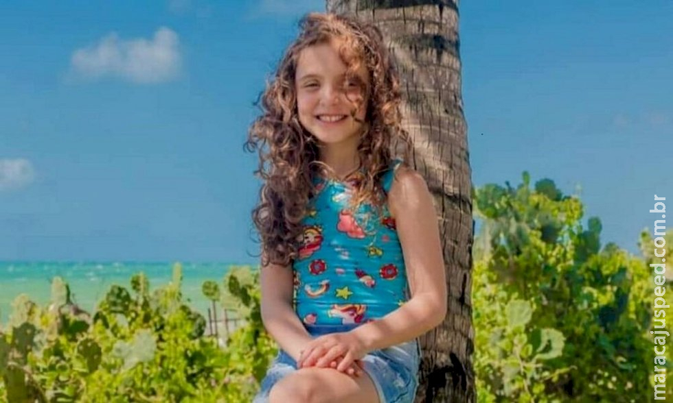 Menina de 10 anos morre afogada após ter cabelo puxado por ralo de piscina Menina de 10 anos morre afogada após ter cabelo puxado por ralo de piscina