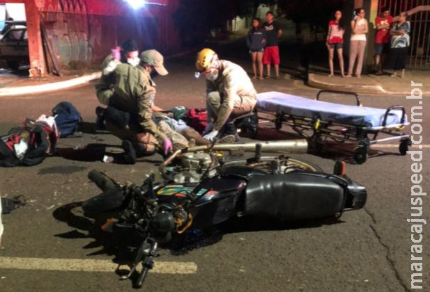 Motociclista fica em estado grave ao colidir contra traseira de veículo na Thyrson de Almeida Motociclista fica em estado grave ao colidir contra traseira de veículo na Thyrson de Almeida