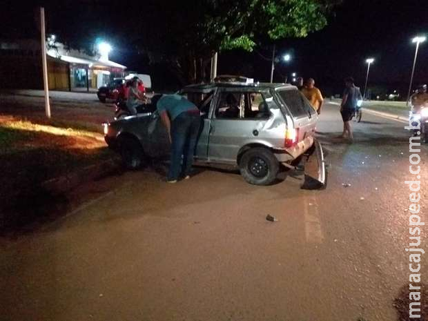 Motorista perde controle do carro, acerta placa e capota três vezes na BR-163 Motorista perde controle do carro, acerta placa e capota três vezes na BR-163