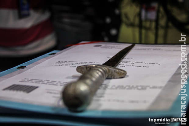 Mulher corta pênis e testículos de homem após ele tentar estuprá-la, e vai presa em MG Mulher corta pênis e testículos de homem após ele tentar estuprá-la, e vai presa em MG