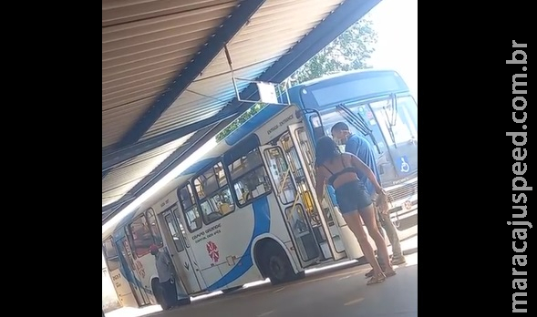 Mulher se nega a usar máscara e ataca motorista com pedra no Nova Bahia