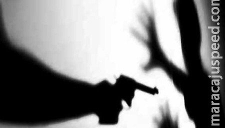 Na frente de casa homem é assaltado por dupla armada em Sidrolândia Na frente de casa homem é assaltado por dupla armada em Sidrolândia