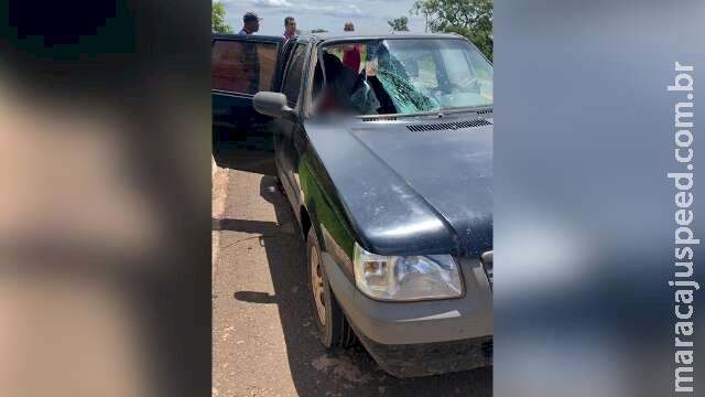 Passageira morre após ser atingida por peça de caminhão que se soltou Passageira morre após ser atingida por peça de caminhão que se soltou