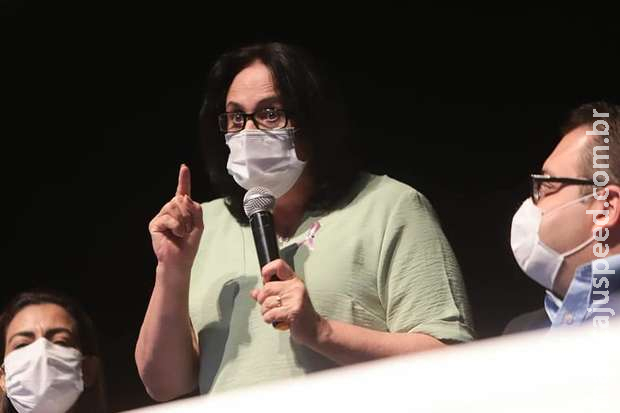 "Pedófilos de MS, vamos pegar vocês", promete ministra Damares Alves em Campo Grande "Pedófilos de MS, vamos pegar vocês", promete ministra Damares Alves em Campo Grande