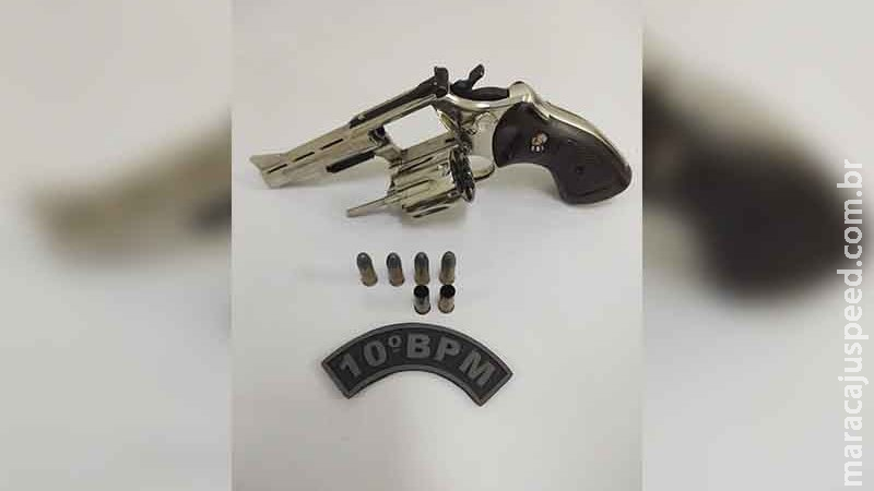 PM é chamada após ex armado fazer disparos e vizinhos ouvirem gritos de socorro de mulher PM é chamada após ex armado fazer disparos e vizinhos ouvirem gritos de socorro de mulher