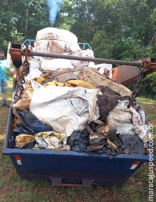 PMA de Dourados, Colônia de Pescadores e comunidade retiram mais de uma tonelada de resíduos do rio Brilhante, é a segunda ação somente este mês