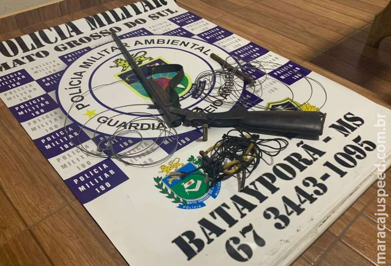 PMA surpreende caçadores e apreende arma e armadilhas de caça em reserva florestal de fazenda PMA surpreende caçadores e apreende arma e armadilhas de caça em reserva florestal de fazenda