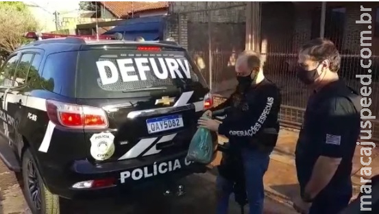 Polícia desarticula quadrilha e quatro são presos por roubo a caminhonete Polícia desarticula quadrilha e quatro são presos por roubo a caminhonete