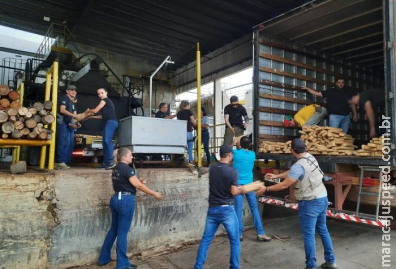 Polícia incinera mais de 3 t de droga em Anastácio Polícia incinera mais de 3 t de droga em Anastácio