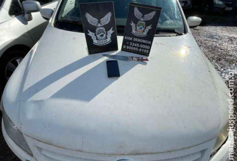 Polícia prende autores de roubo de celular e recuperam carro furtado Polícia prende autores de roubo de celular e recuperam carro furtado