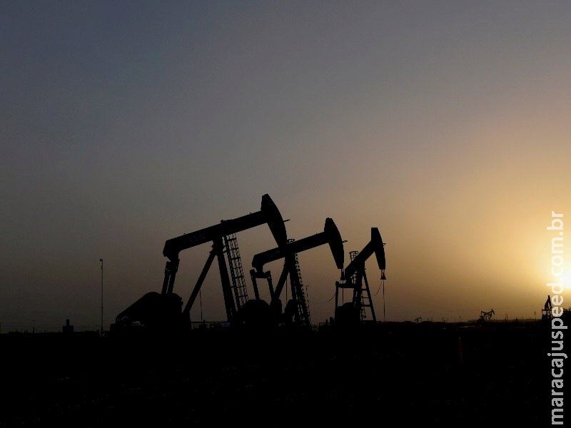 Preços do petróleo sobem 1% com possível aumento de produção Preços do petróleo sobem 1% com possível aumento de produção