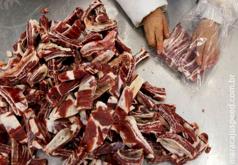 Queda no preço da carne pode ser “presente de Natal” a brasileiros no fim do ano Queda no preço da carne pode ser “presente de Natal” a brasileiros no fim do ano