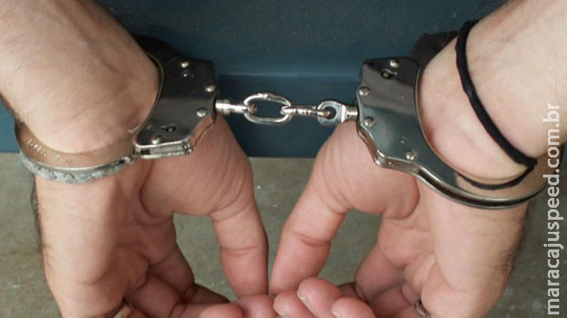 Rapaz é parado a balas de borracha pela PM após agredir esposa que recusou dar dinheiro a homem Rapaz é parado a balas de borracha pela PM após agredir esposa que recusou dar dinheiro a homem