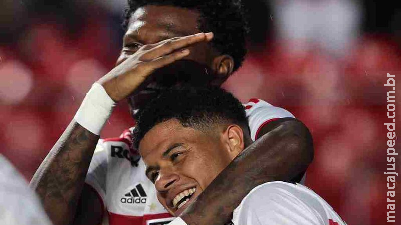 São Paulo derrota o Internacional e volta a sonhar com uma vaga na Libertadores
