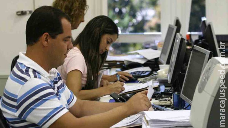 Servidores estaduais de MS terão abono incorporado ao salário e projeto de reajuste será apresentado após o feriado Servidores estaduais de MS terão abono incorporado ao salário e projeto de reajuste será apresentado após o feriado