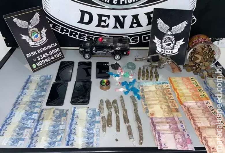 Sócios no tráfico, pai e filha são presos com droga, arma e munições Sócios no tráfico, pai e filha são presos com droga, arma e munições
