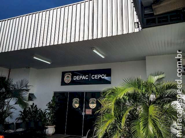 Surpreendido por homem mascarado, jovem é atingido a tiros no meio da rua Surpreendido por homem mascarado, jovem é atingido a tiros no meio da rua