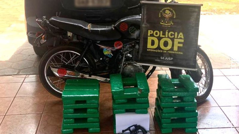 Traficante fura bloqueio na fronteira e morre durante troca de tiros Traficante fura bloqueio na fronteira e morre durante troca de tiros