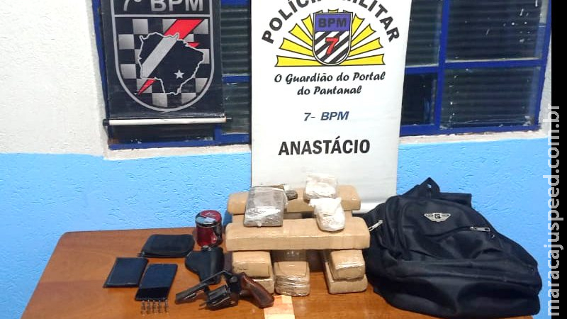Três adolescentes são apreendidos com drogas, arma e munições em Anastácio Três adolescentes são apreendidos com drogas, arma e munições em Anastácio