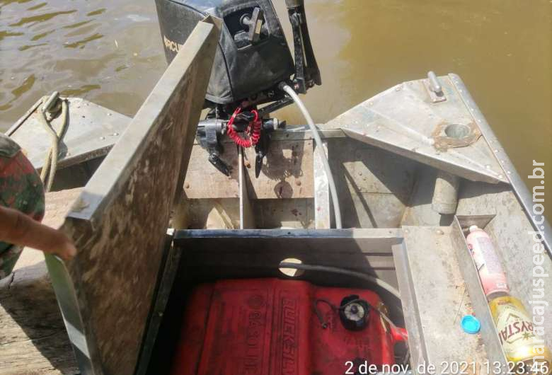 Três são flagrados em pesca irregular e tem barco, motor de popa e petrechos apreendidos Três são flagrados em pesca irregular e tem barco, motor de popa e petrechos apreendidos