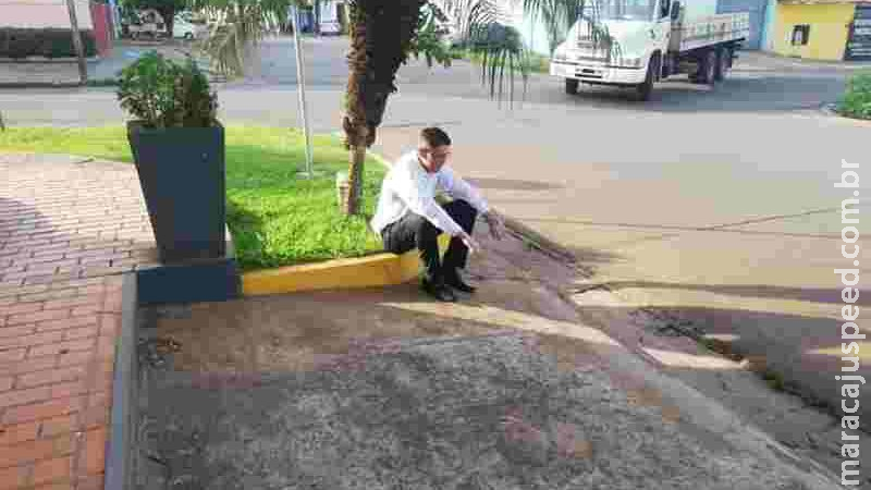 Tristeza: Governador visita local de chacina na fronteira e reza pela filha morta Tristeza: Governador visita local de chacina na fronteira e reza pela filha morta
