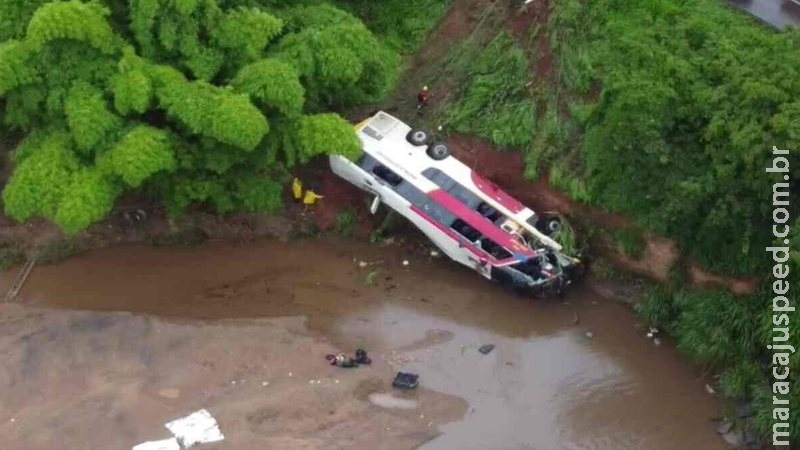 Acidente com ônibus deixa ao menos cinco mortos em Goiás