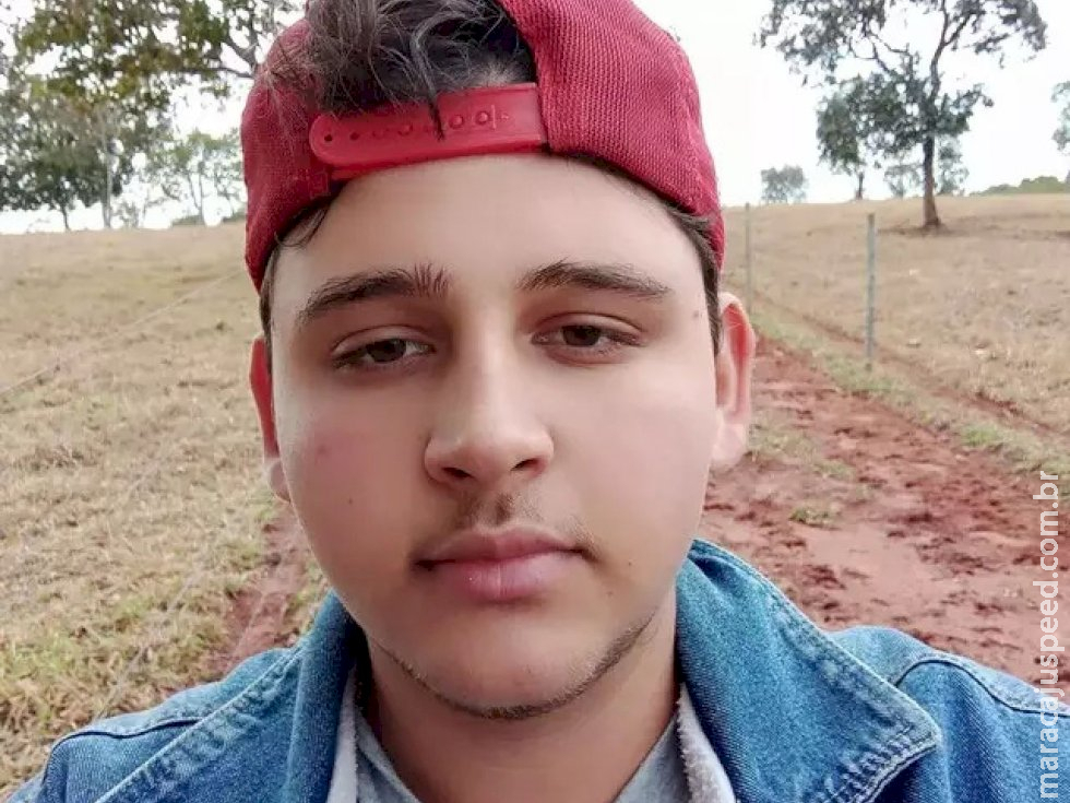 Acidente que destruiu caminhonete na BR-163 matou jovem de 18 anos Acidente que destruiu caminhonete na BR-163 matou jovem de 18 anos