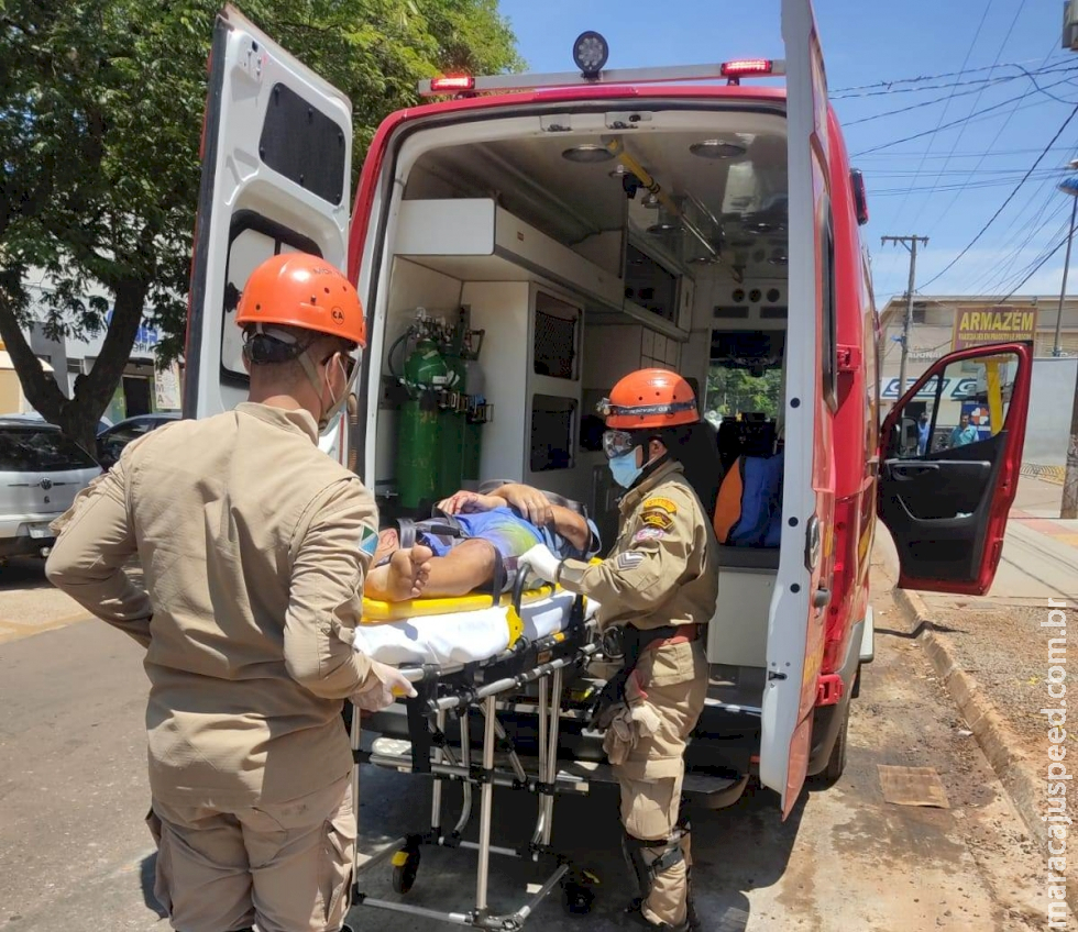 Adolescente é encaminhado ao hospital após colisão entre carro e moto Adolescente é encaminhado ao hospital após colisão entre carro e moto