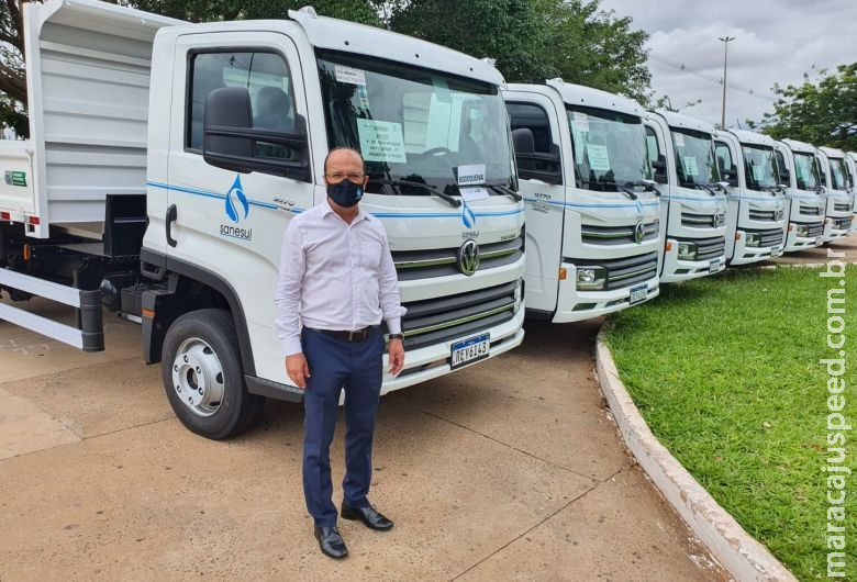 Barbosinha reconhece trabalho da Sanesul em entrega de veículos Barbosinha reconhece trabalho da Sanesul em entrega de veículos