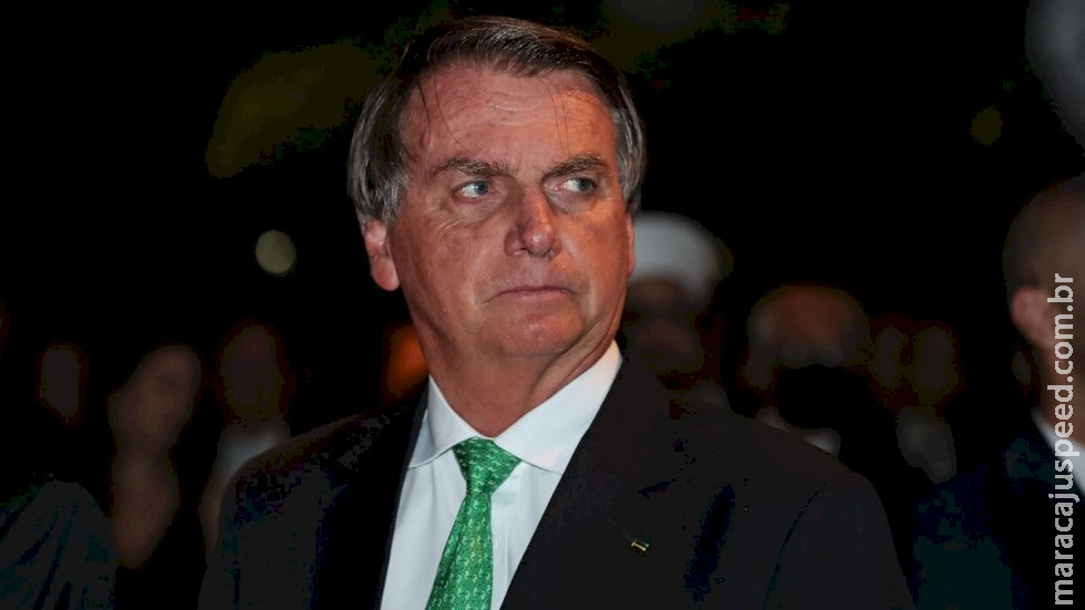 Bolsonaro acusa Lula de promover jantar para lotear ministérios Bolsonaro acusa Lula de promover jantar para lotear ministérios