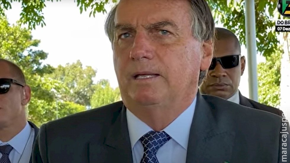 Bolsonaro ataca Moraes e diz que prisão de Zé Trovão é uma Bolsonaro ataca Moraes e diz que prisão de Zé Trovão é uma