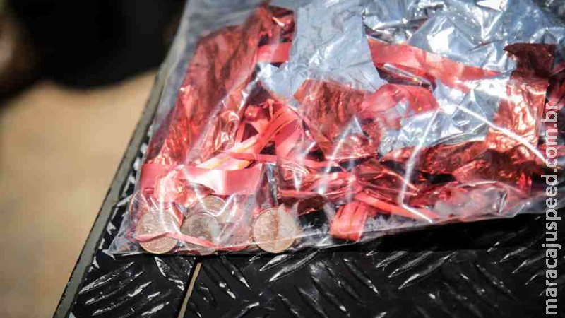 ‘Bomba’ que mobilizou polícia e fechou banco era pacote de presente com moedas ‘Bomba’ que mobilizou polícia e fechou banco era pacote de presente com moedas
