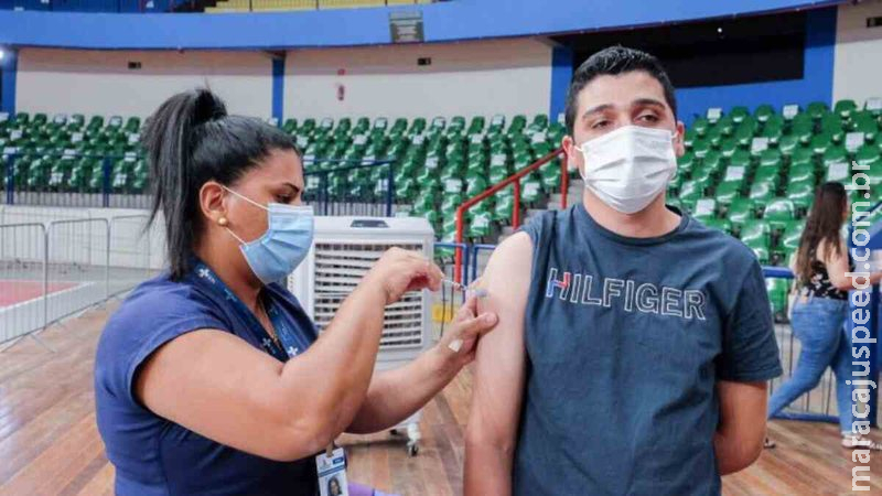 Calendário segue com 3ª dose para pessoas a partir de 18 anos nesta quinta em Campo Grande Calendário segue com 3ª dose para pessoas a partir de 18 anos nesta quinta em Campo Grande