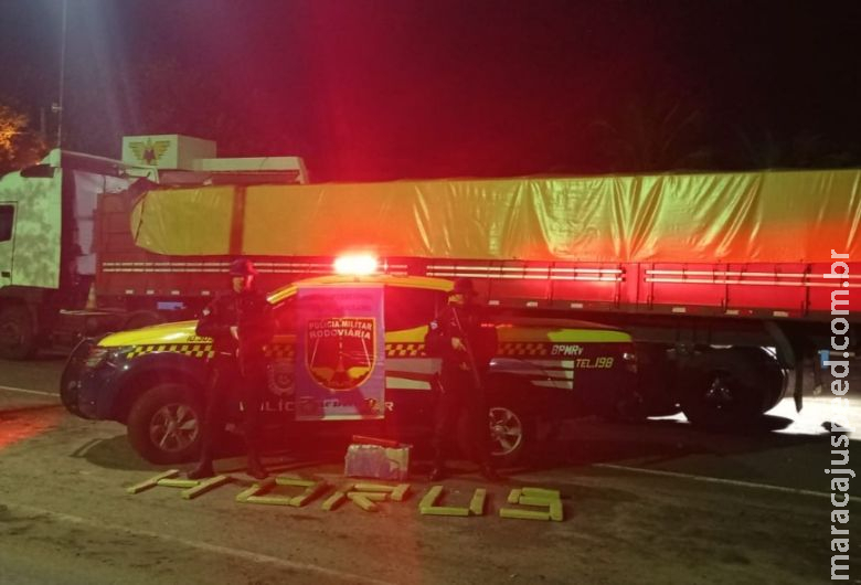 Carreta com quatro toneladas de maconha é apreendida na fronteira Carreta com quatro toneladas de maconha é apreendida na fronteira