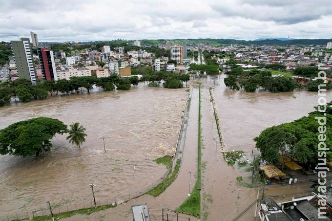 Chuvas no sul da Bahia deixam mais de 16 mil desabrigados