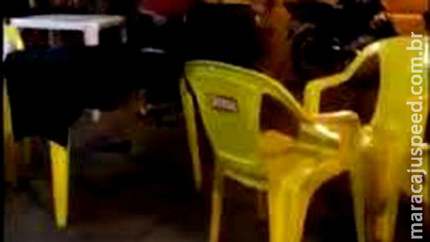 Cliente e namorada tomam facadas de desconhecido em bar no Nova Lima Cliente e namorada tomam facadas de desconhecido em bar no Nova Lima