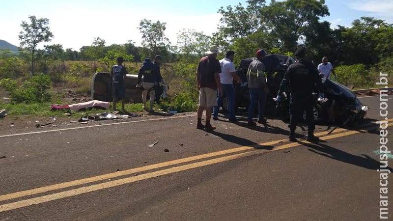 Colisão frontal deixa cinco mortos na BR-060 Colisão frontal deixa cinco mortos na BR-060