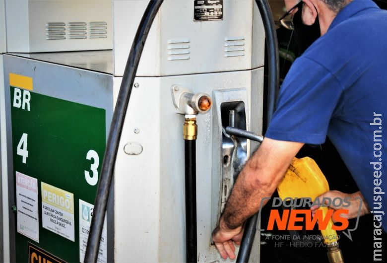 Com redução de 0,06 centavos, preço médio da gasolina comum figura em R$ 6,35